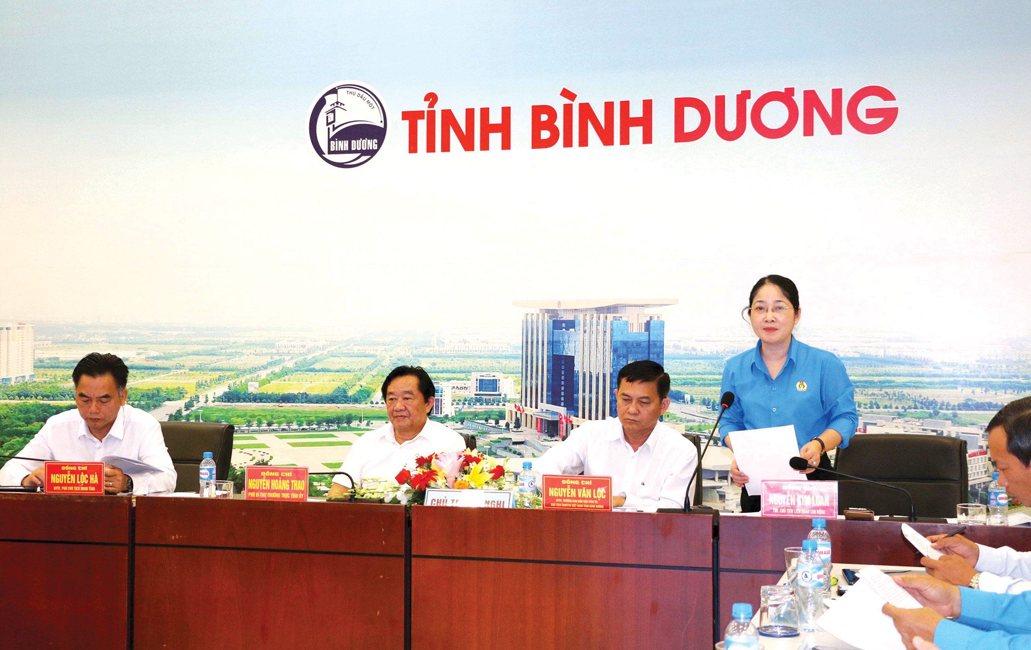 Đồng chí Nguyễn Kim Loan - Chủ tịch Liên đoàn Lao động
            tỉnh Bình Dương phát biểu tại Hội nghị.